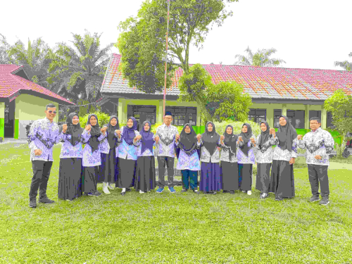 Peringati Hari Guru Nasional, SDN 013 Geringging Baru laksanakan Upacara Bendera